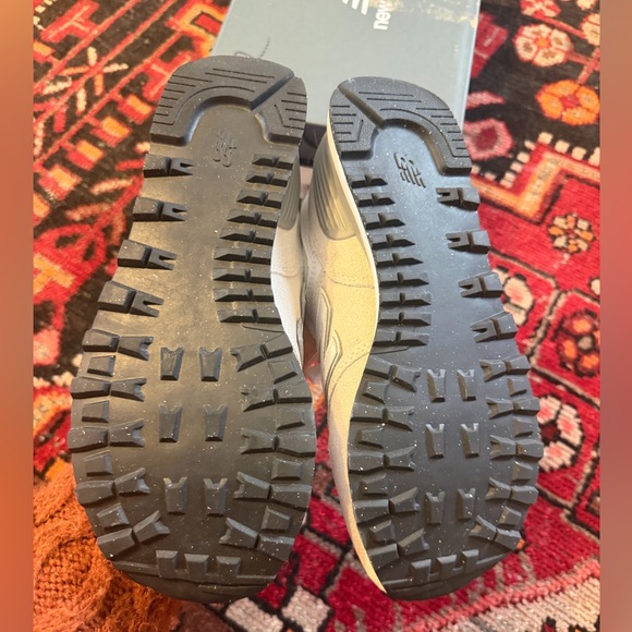 New Balance Light Gray and White 574 Core Sneakers - New In Box - Picture 3 of 7